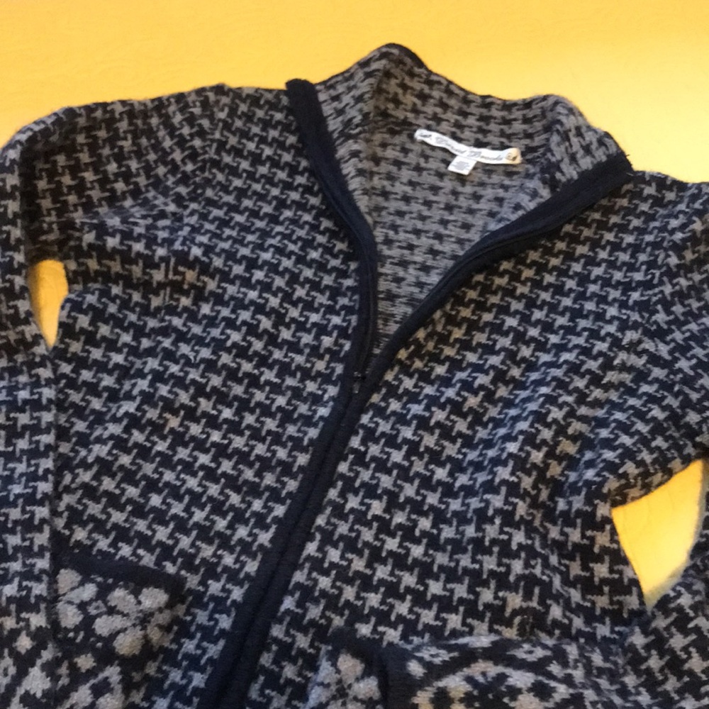 100% Wool zipped up tailored cardigan by David Brooks
